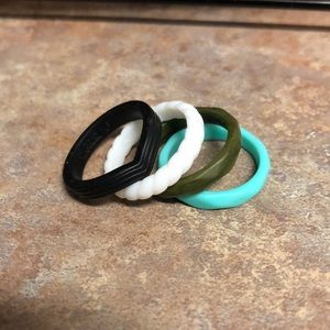 qalo stackable ring bundle